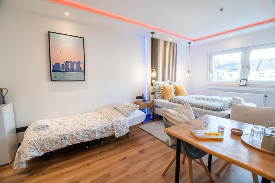 Bed, Photo of the whole room, Seating area, Bedroom, towels