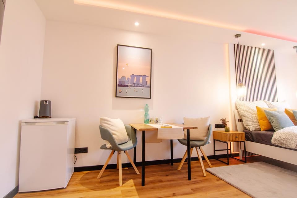 Bed, Seating area, Dining area, Bedroom