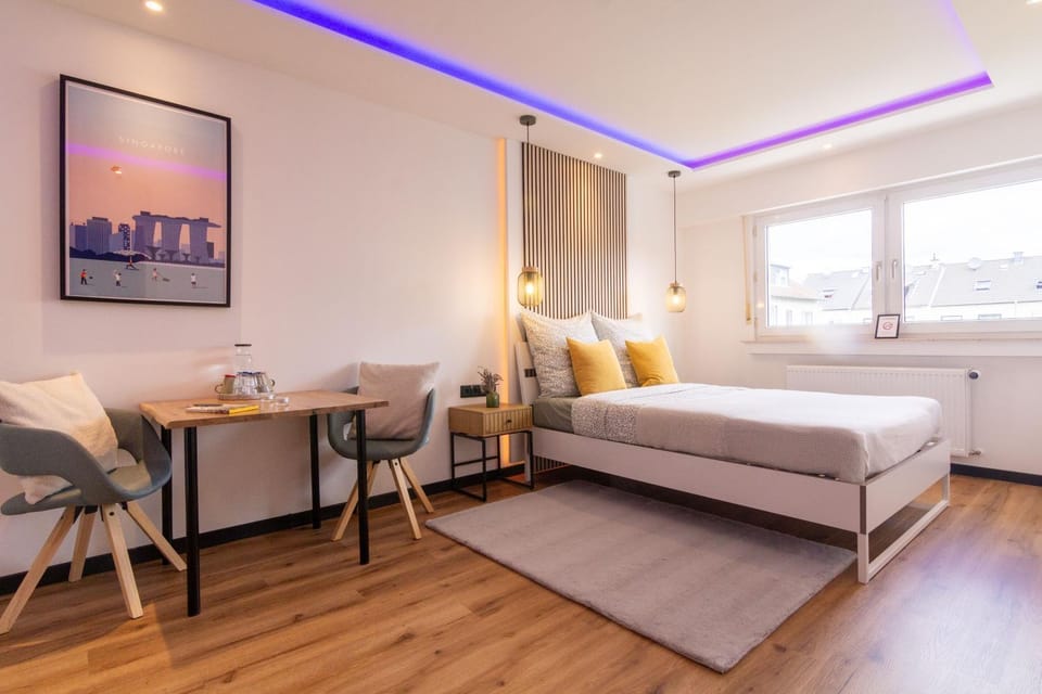 Bed, Photo of the whole room, Seating area, Dining area, Bedroom