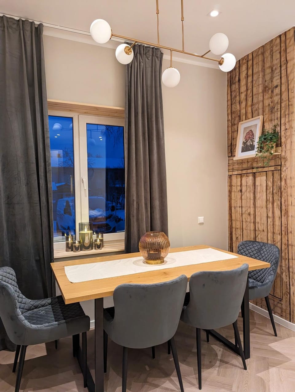 Seating area, Dining area