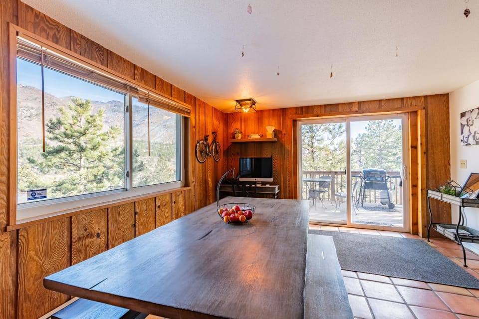 TV and multimedia, Seating area, Dining area, Evening entertainment