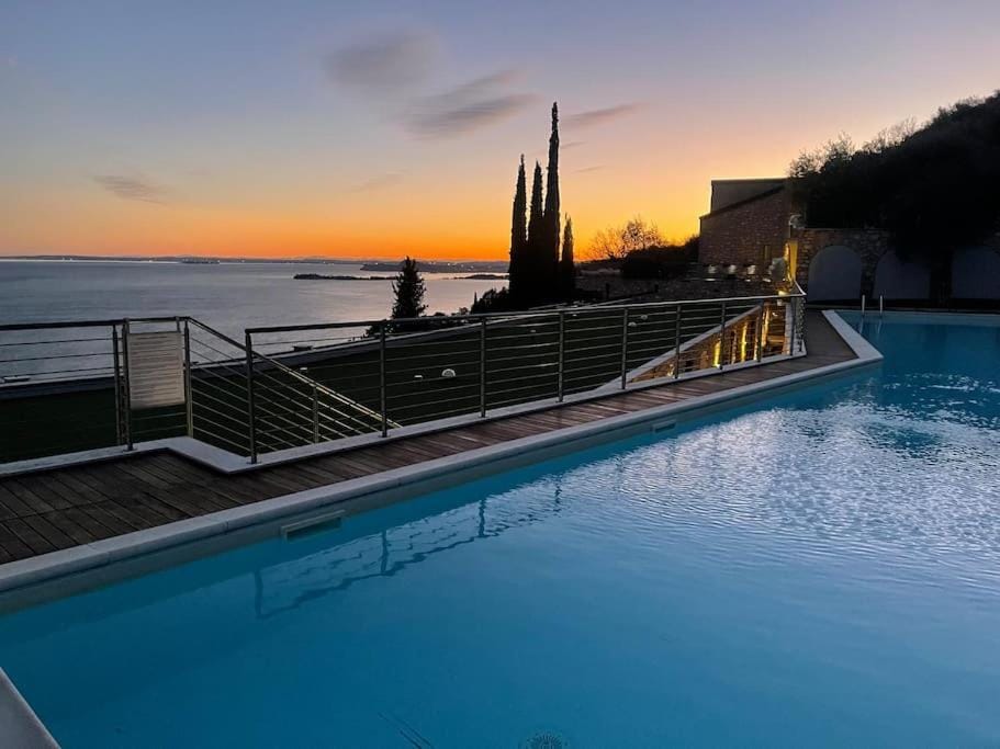 Deluxe Sky Terrasse Design Apartment 180°Lake View Apartment in Lake Garda
