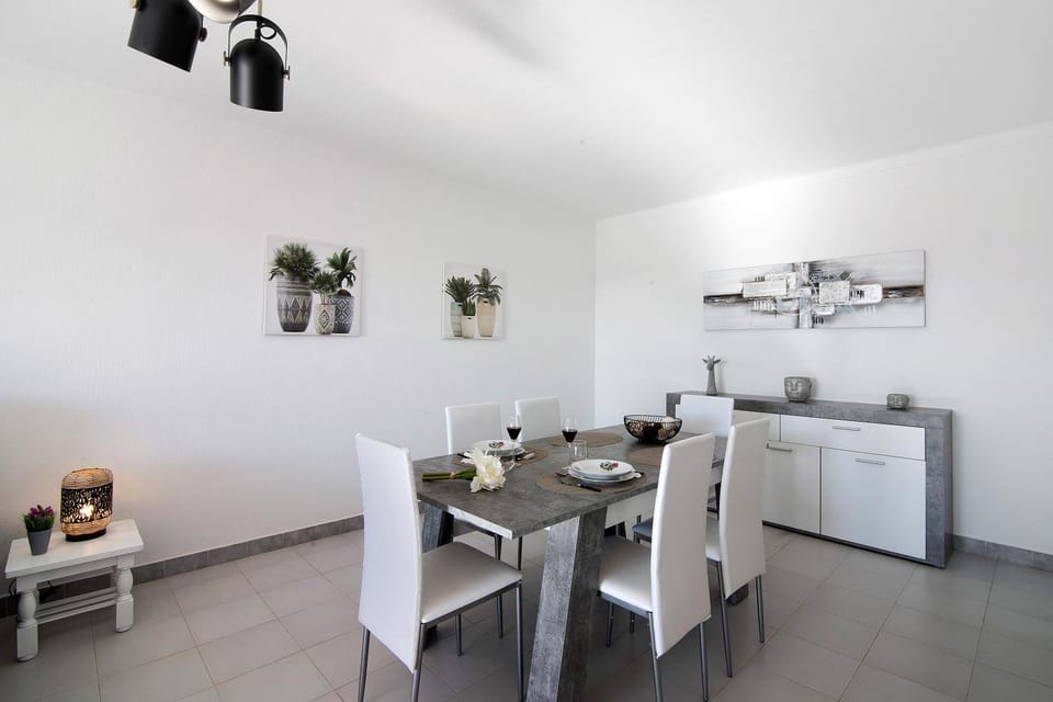 Property building, Kitchen or kitchenette, Living room