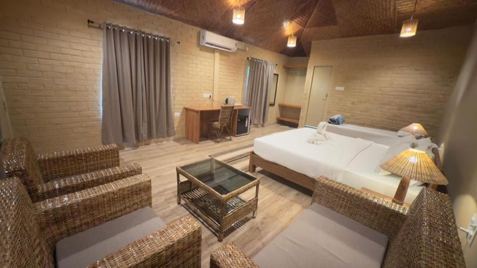 Photo of the whole room, Seating area, Bedroom