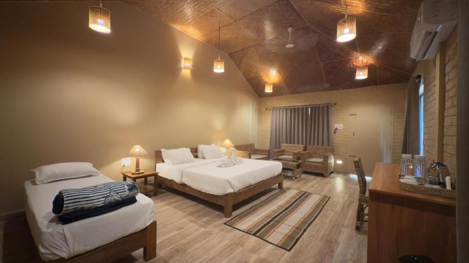Photo of the whole room, Seating area, Bedroom