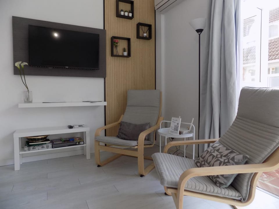 TV and multimedia, Living room, locker