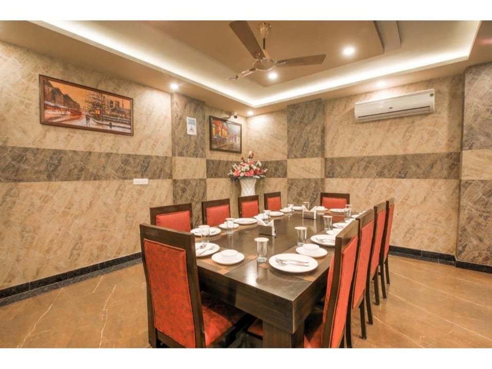 Restaurant/places to eat, BBQ facilities, Breakfast