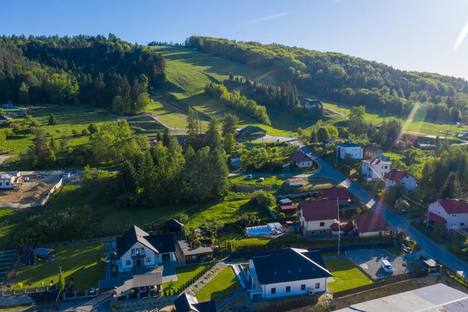 Property building, Day, Neighbourhood, Bird's eye view, Mountain view