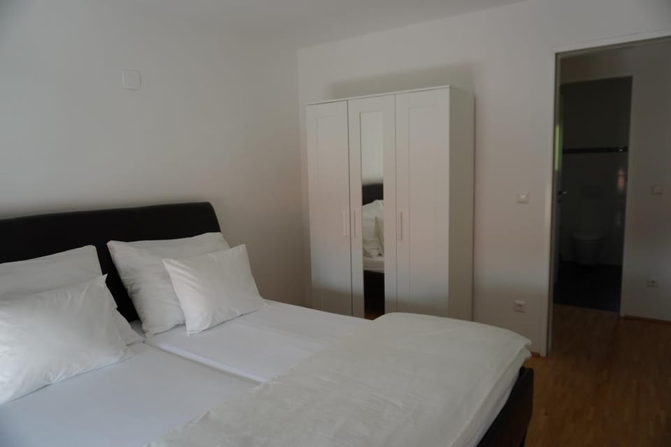 Bedroom, wardrobe