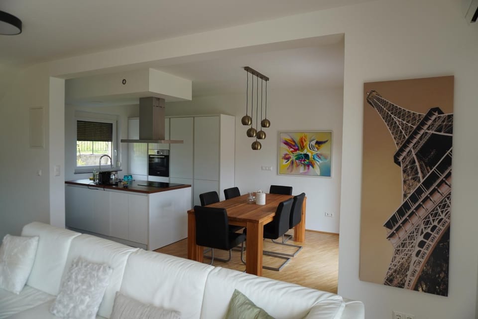 Dining area, kitchen