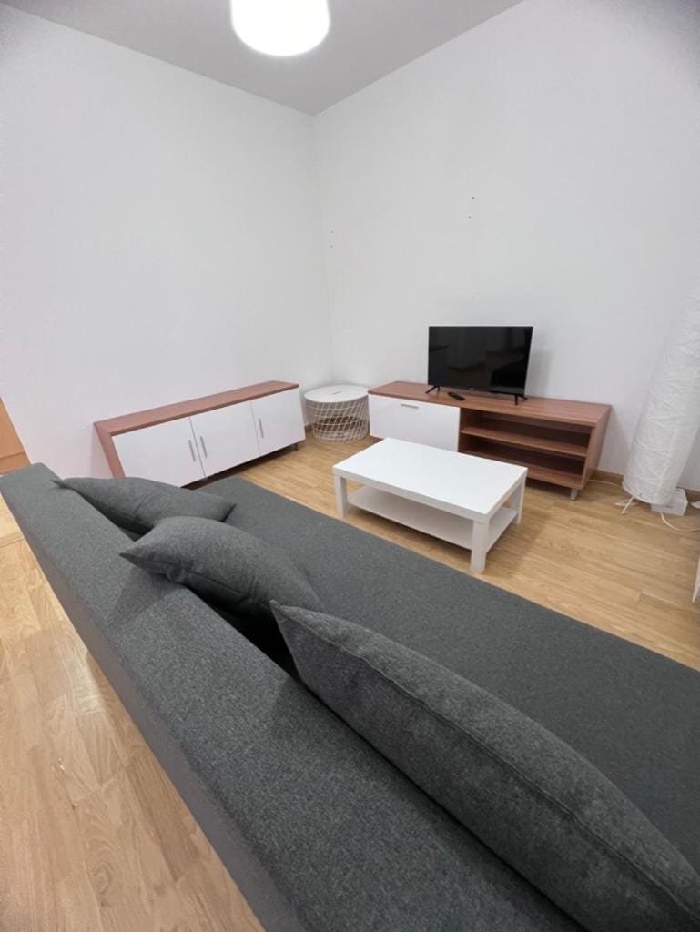 Apartamento en Sabiñánigo para grupos con amplia y soleada terraza Apartment in Aragon
