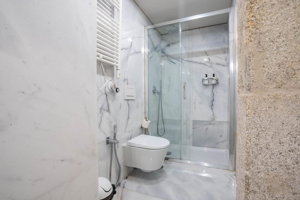 Primrose 1BR Delight w Parking by LovelyStay Apartment in Porto