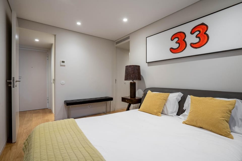 Primrose 1BR Delight w Parking by LovelyStay Apartment in Porto