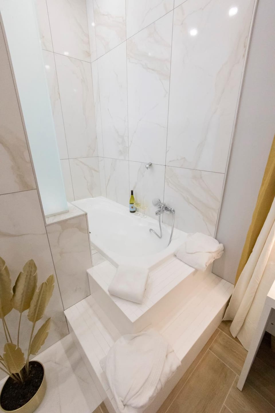 Bathroom, Bath, towels
