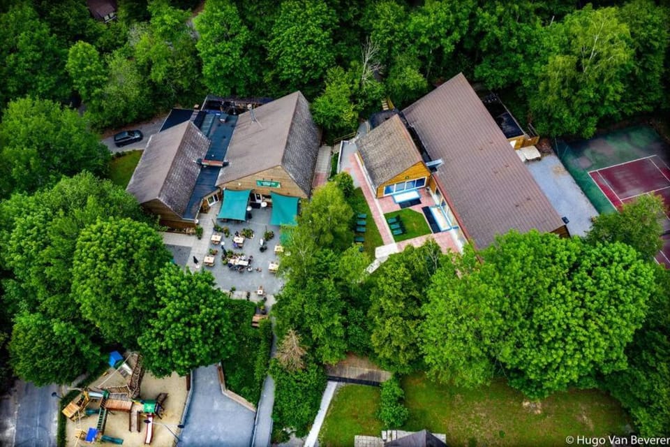 Neighbourhood, Bird's eye view