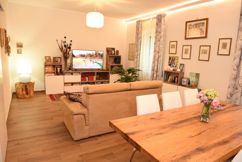 Living room, Internal: Not applicable to any particular room
