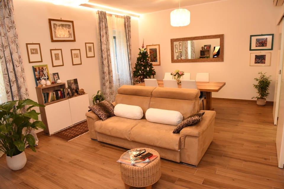 Living room, Internal: Not applicable to any particular room