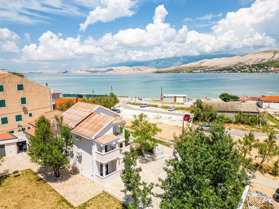 Property building, Neighbourhood, Sea view