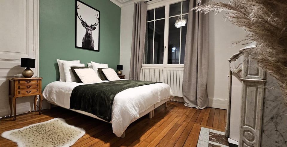 Bed, Photo of the whole room, Bedroom, internet