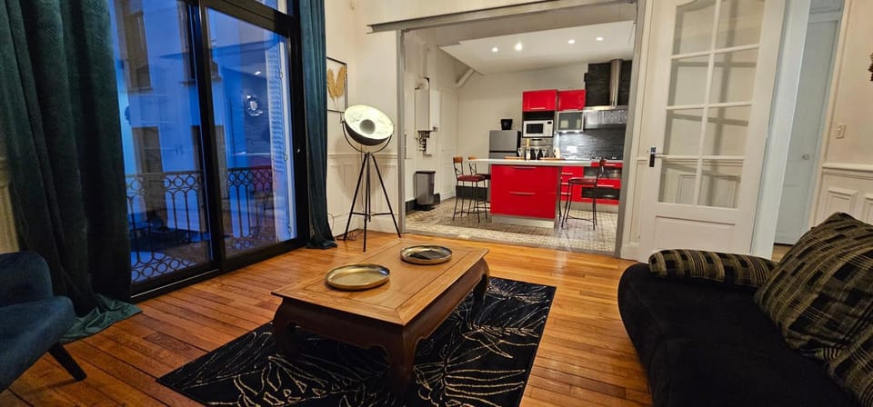 Kitchen or kitchenette, Living room, Seating area, Dining area