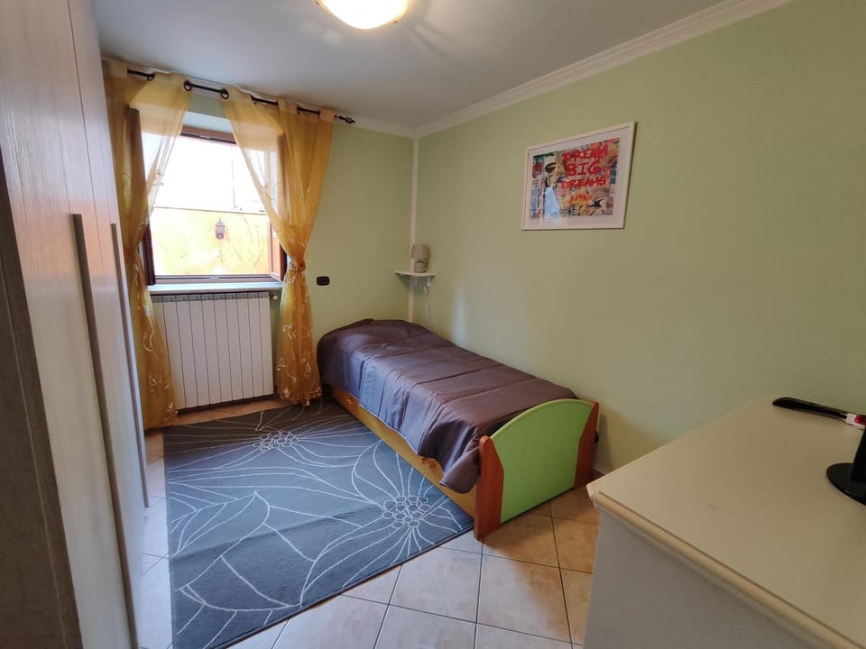 Bed, TV and multimedia, Photo of the whole room, Bedroom, internet, wardrobe