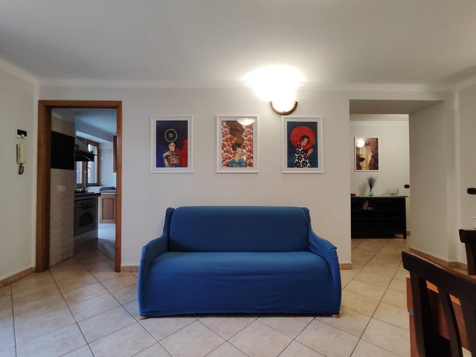 Living room, Seating area, Dining area, internet