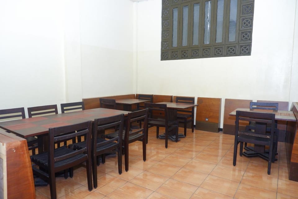 Restaurant/places to eat, Living room