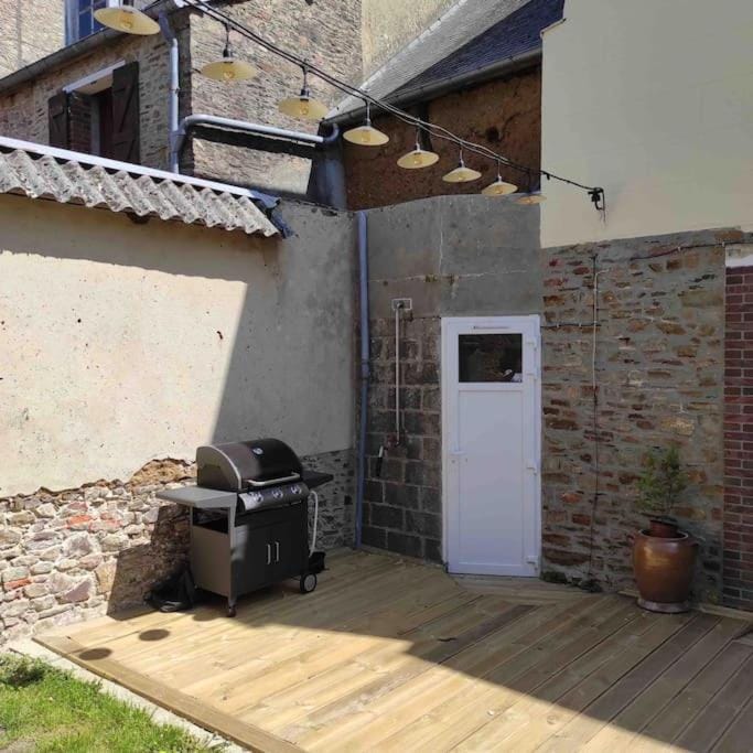 Maison de ville rénovée au cœur du Cotentin. House in Normandy