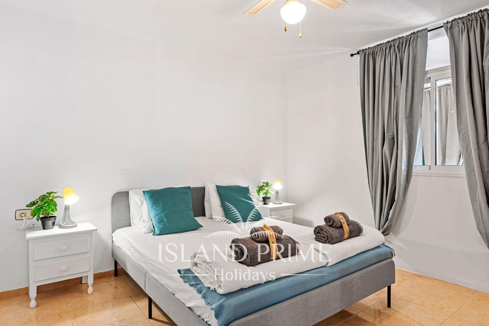 Bedroom, fireplace, towels