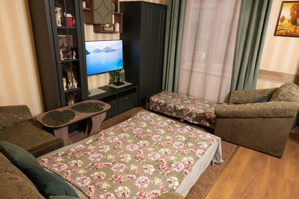 Bed, Seating area