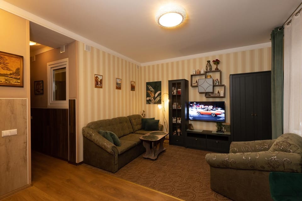 Communal lounge/ TV room, Living room, Seating area