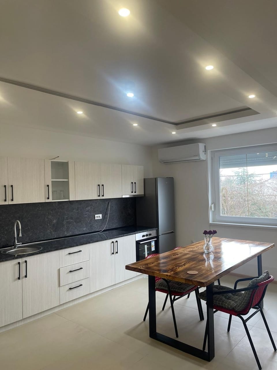 Kitchen or kitchenette, Dining area, oven, stove