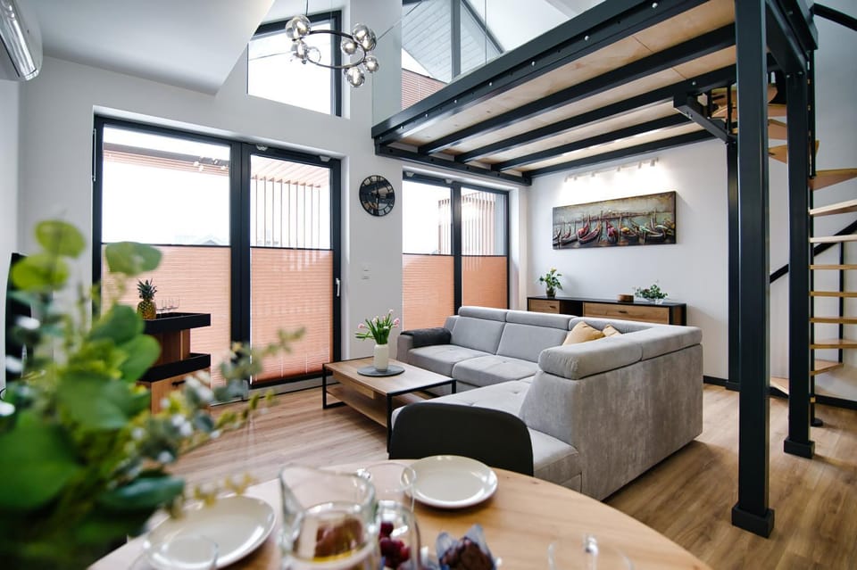 Bed, TV and multimedia, Living room, Photo of the whole room, Seating area, Dining area