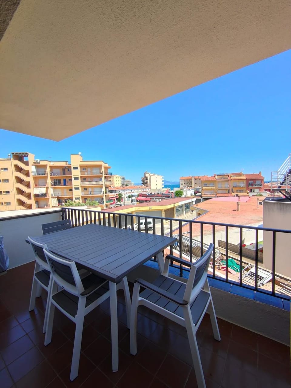View (from property/room), Balcony/Terrace, Dining area