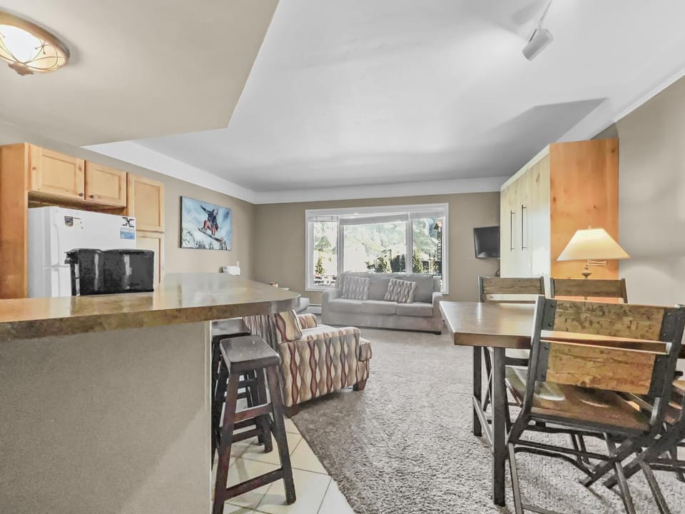 Kitchen or kitchenette, Living room, Dining area