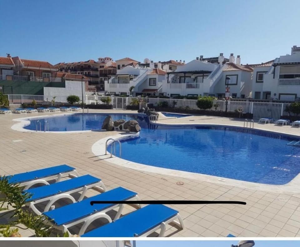 Day, Pool view, Swimming pool, sunbed