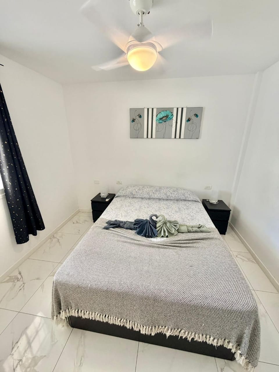 Bedroom, safe, towels