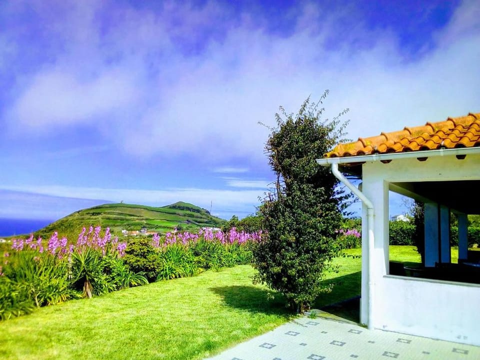 Property building, Spring, Natural landscape, Garden, Garden, Garden view, Mountain view, Sea view