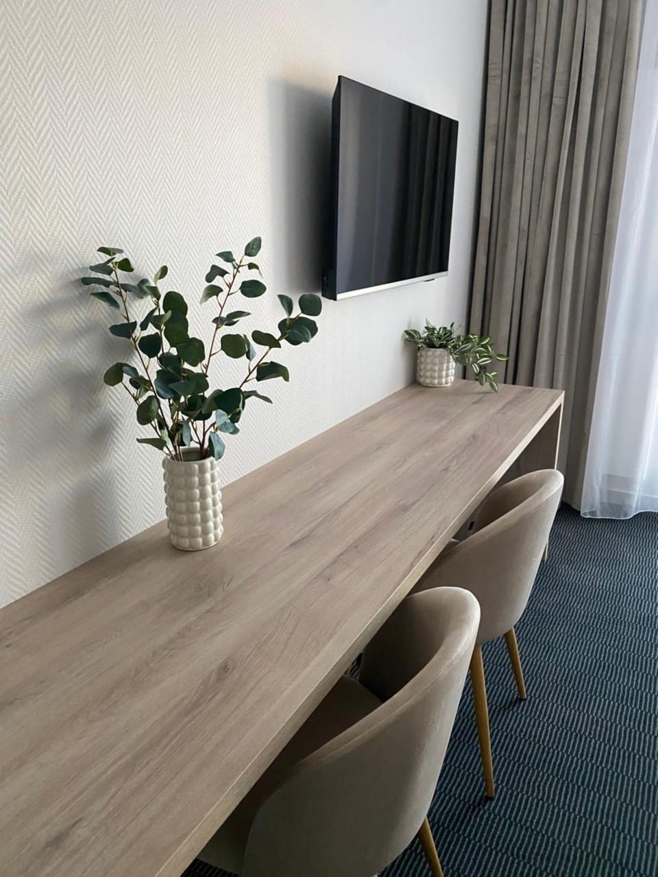 TV and multimedia, Other, Photo of the whole room, Decorative detail, Seating area