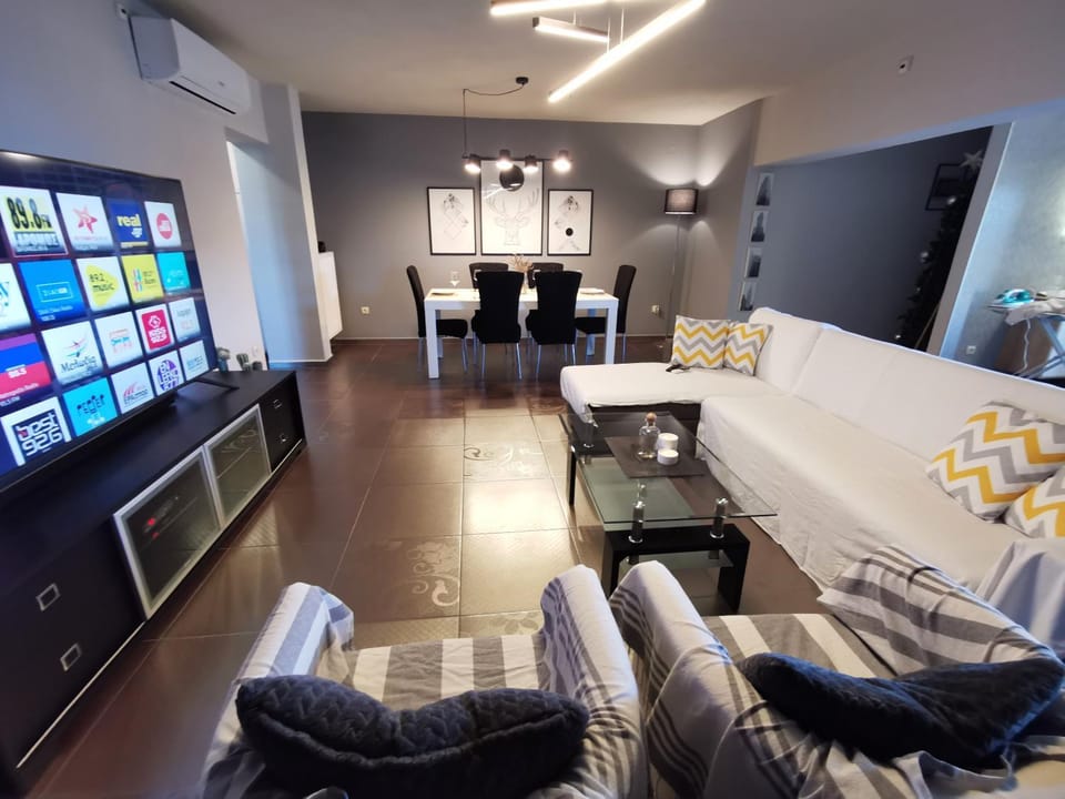 TV and multimedia, Living room, Seating area, Dining area, Evening entertainment, air conditioner