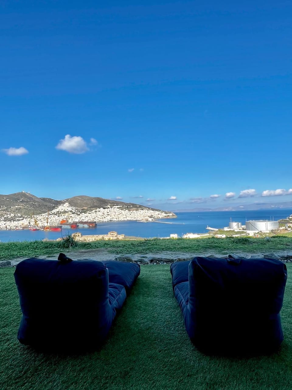 Day, Natural landscape, Living room, Seating area, Sea view