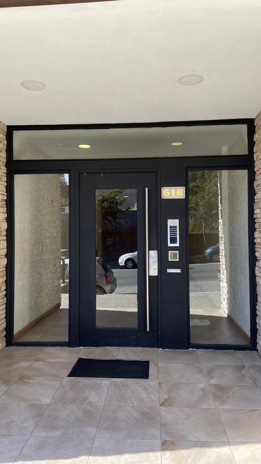 Facade/entrance