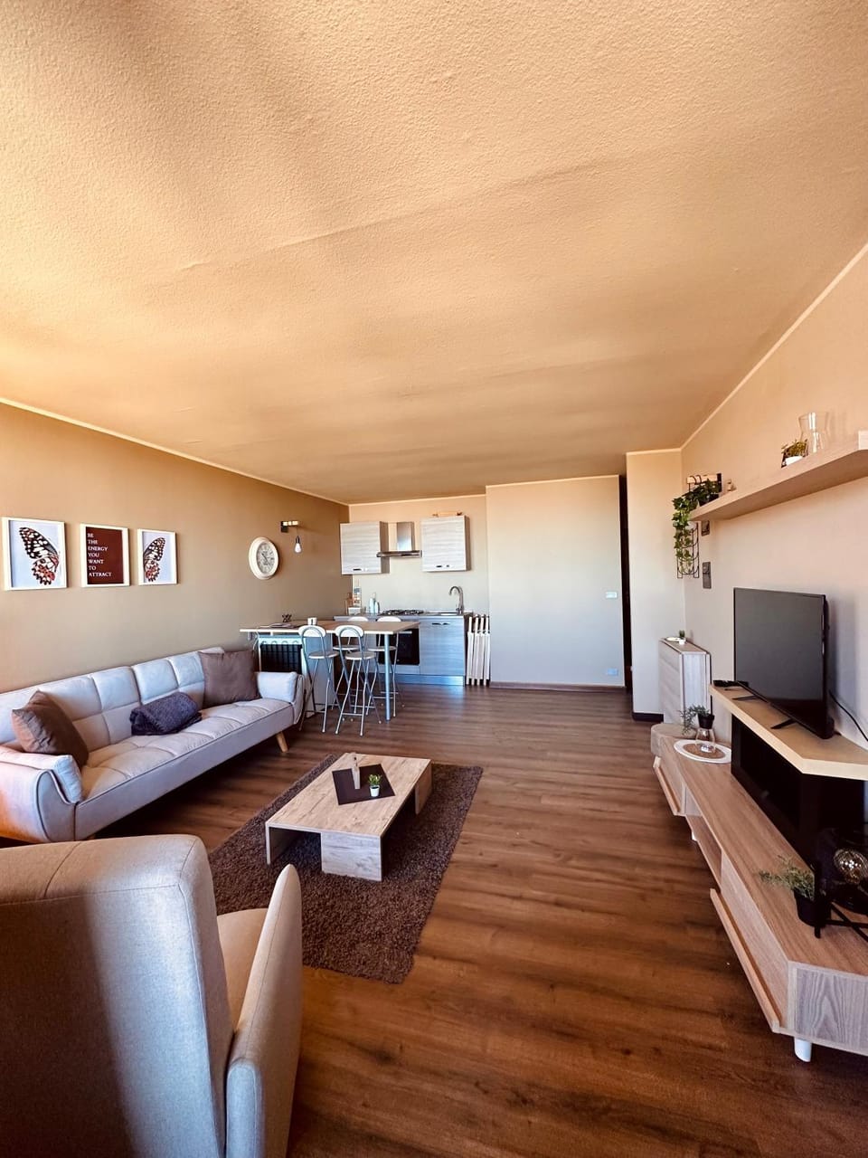 Communal lounge/ TV room, TV and multimedia, Living room, Seating area, Evening entertainment