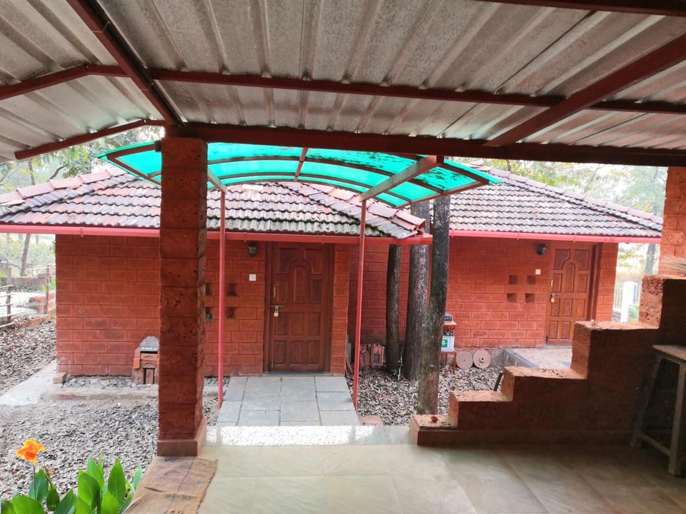 Property building, Guests