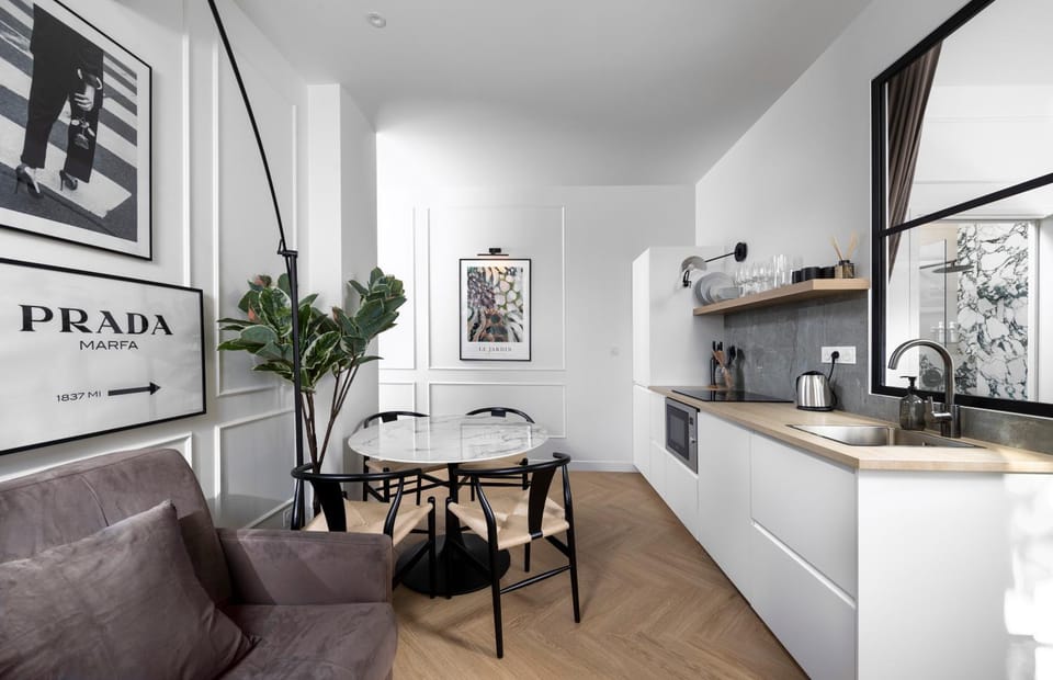 Living room, Dining area, minibar, stove