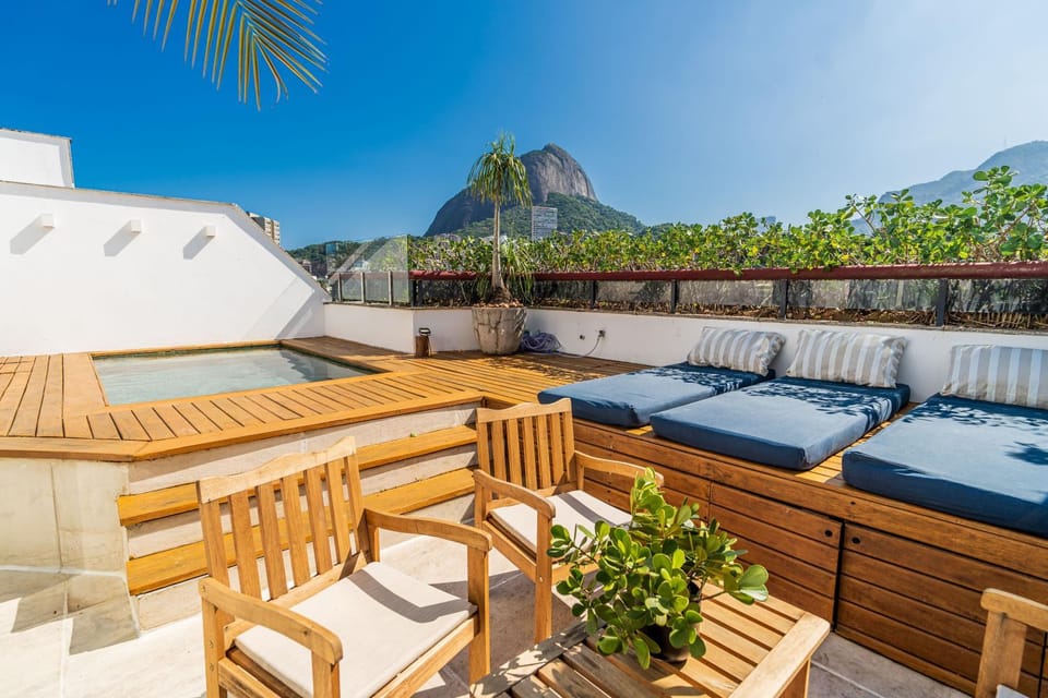 Natural landscape, View (from property/room), Balcony/Terrace, Seating area, Mountain view, Swimming pool, sunbed