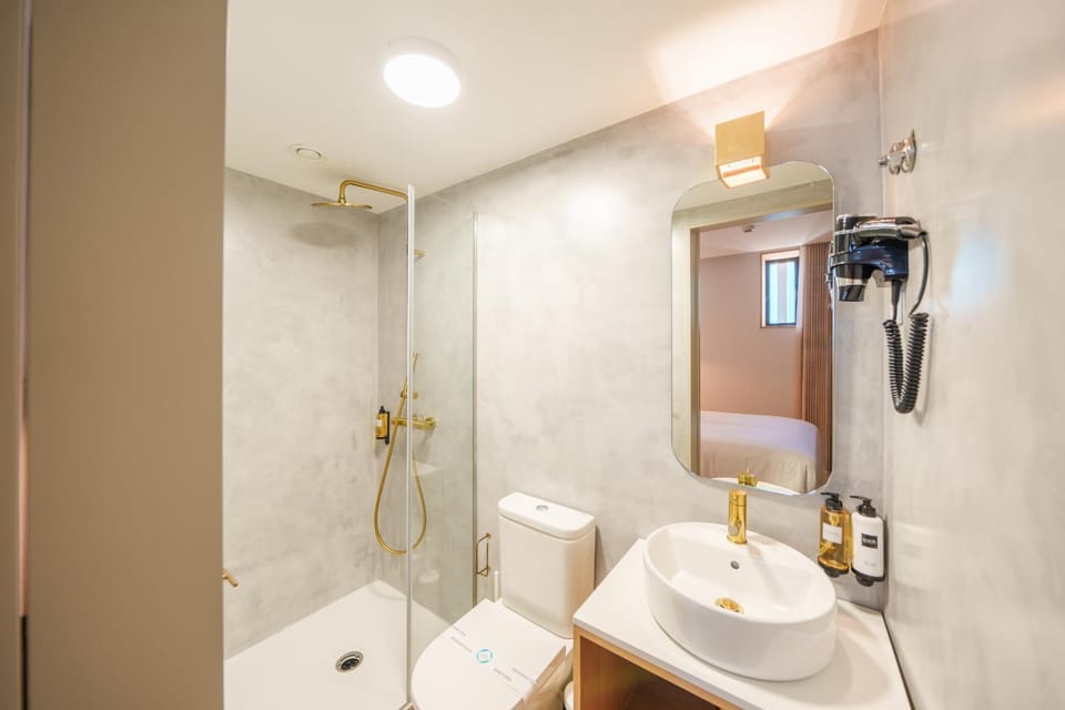 Shower, Bathroom, towels