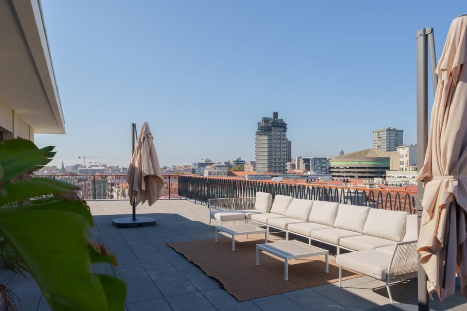 View (from property/room), Balcony/Terrace, Seating area, City view