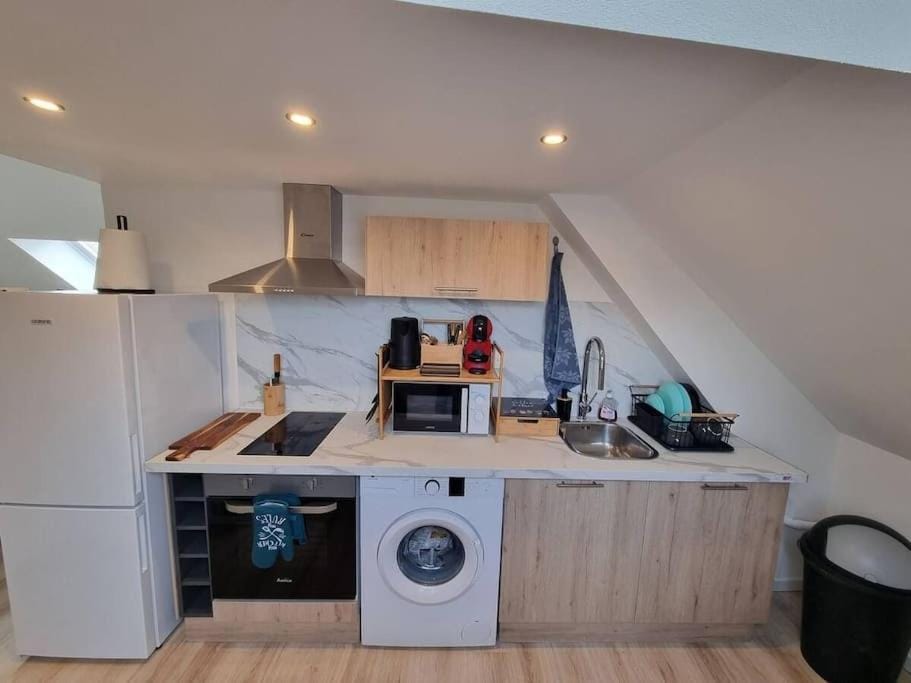 Kitchen or kitchenette, oven, stove, washing machine