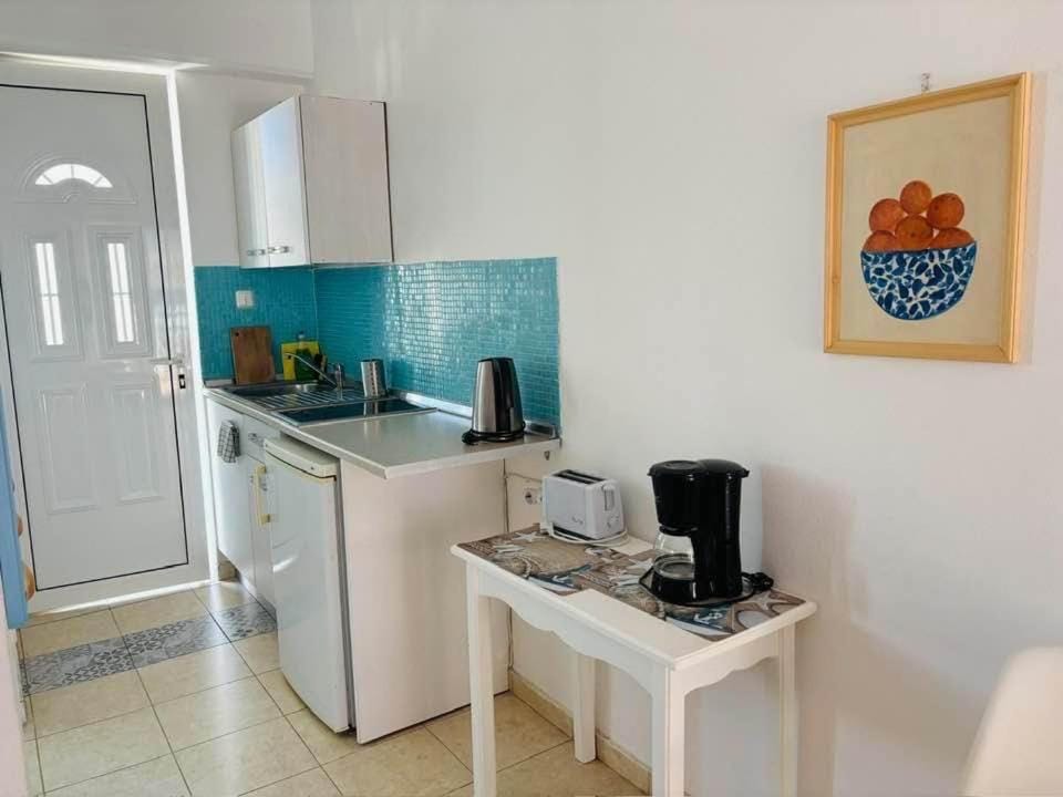 Coffee/tea facilities, stove, toaster, kitchen